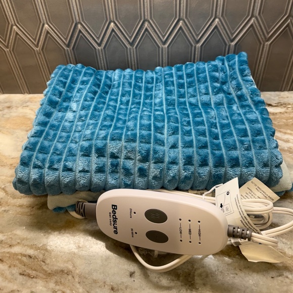 Heating Pad for Neck, Shoulders and Back, Weighted Heated Pad with Vibrations - Picture 6 of 7